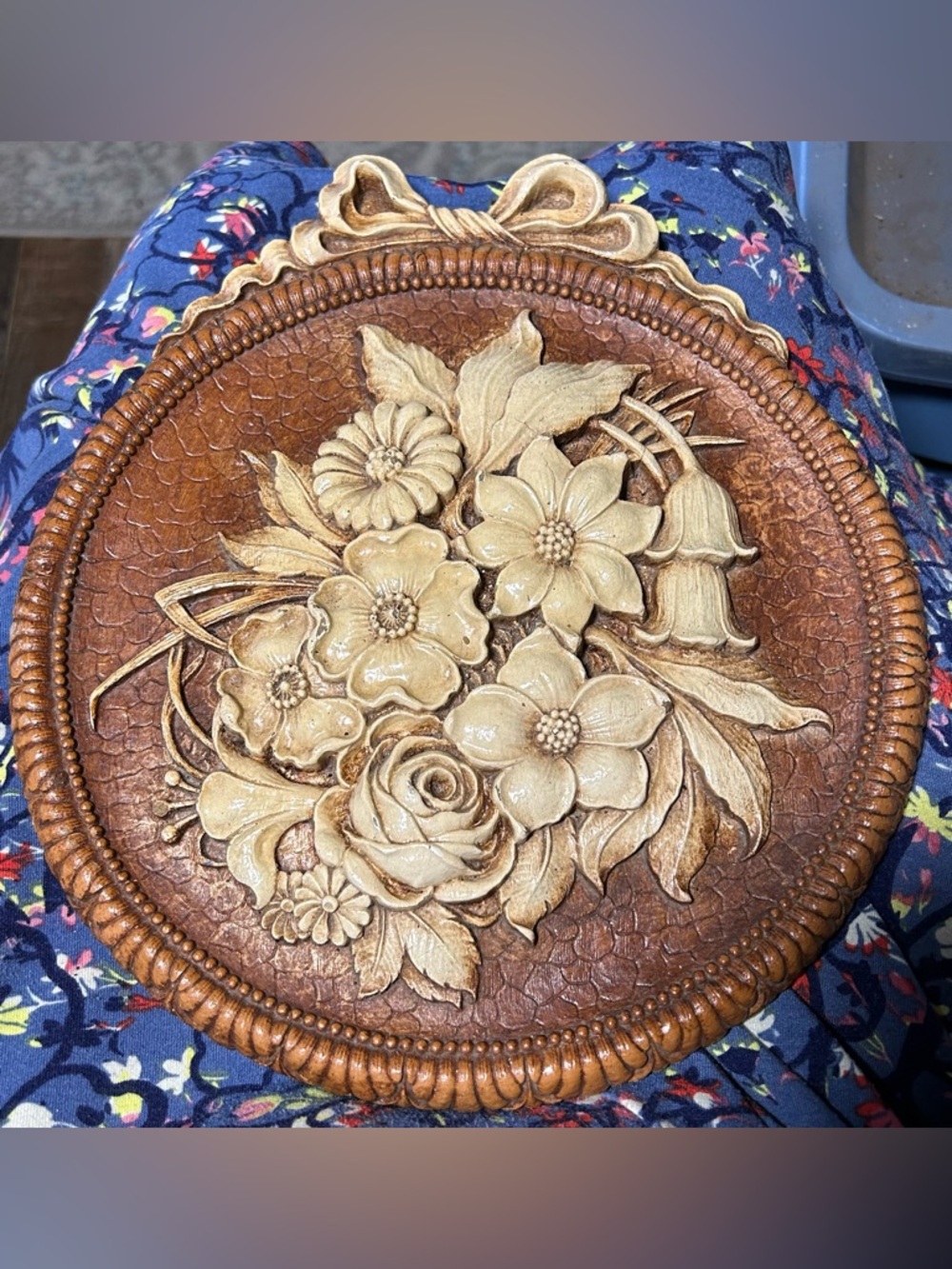 Vintage Plaque/WallDecor Resin/Composite Flowers w/Bow, 1944, by Aristocrat 10”